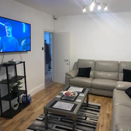 Modern 5 Bedroom Family House - 18 Mins To Station London Exterior photo