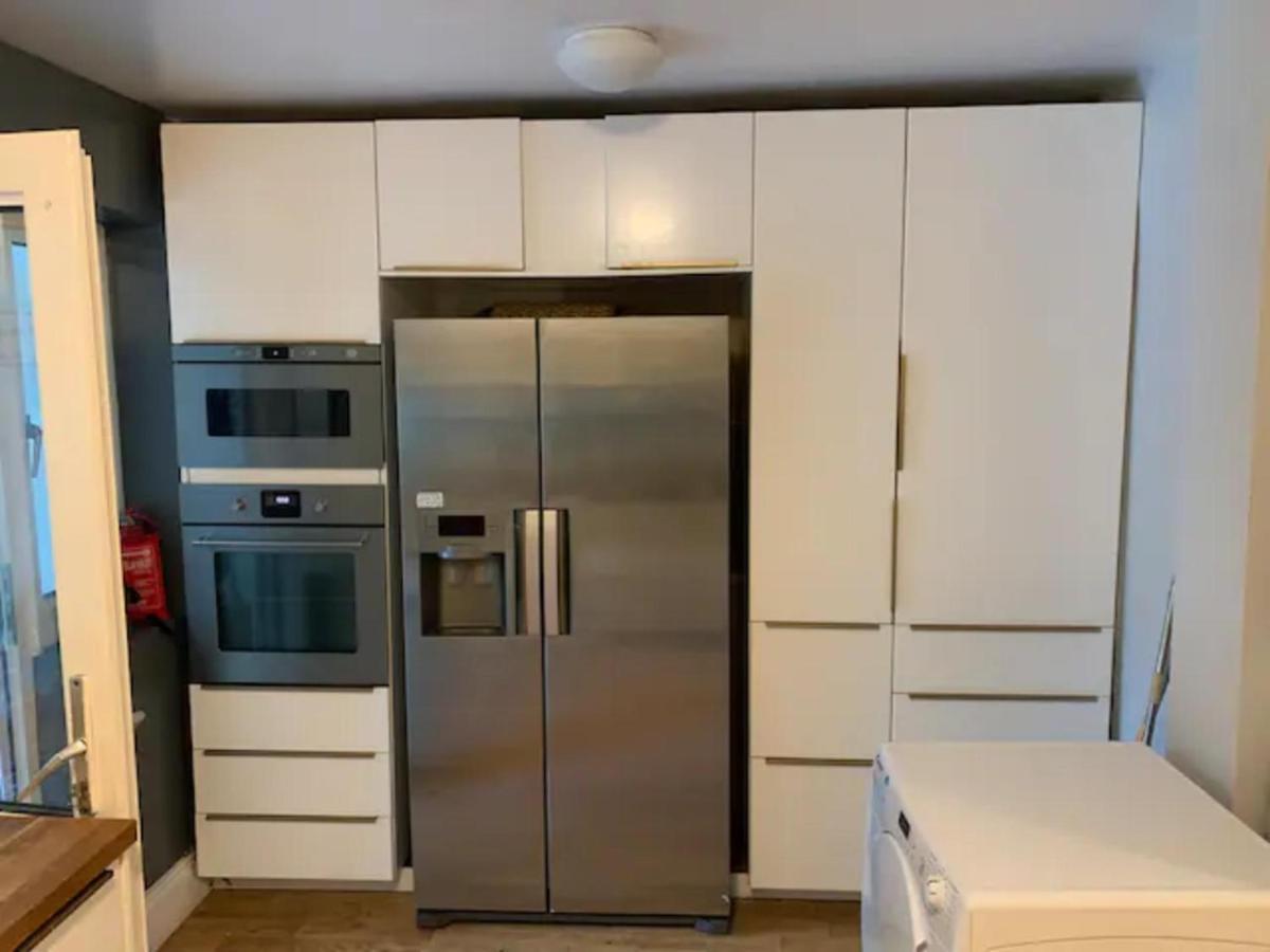 Modern 5 Bedroom Family House - 18 Mins To Station London Exterior photo
